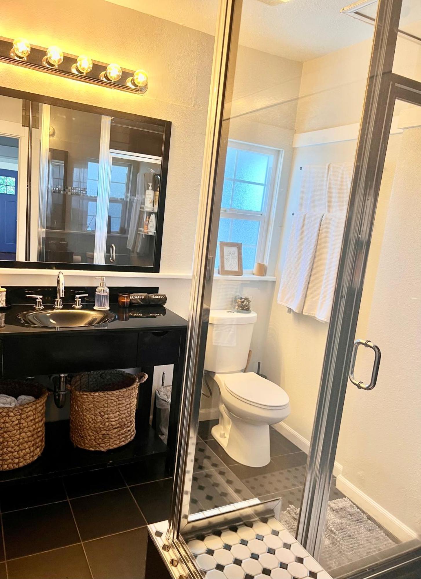 Hébergement de vacances Hollywood House With Parking - Walk To Attractions *